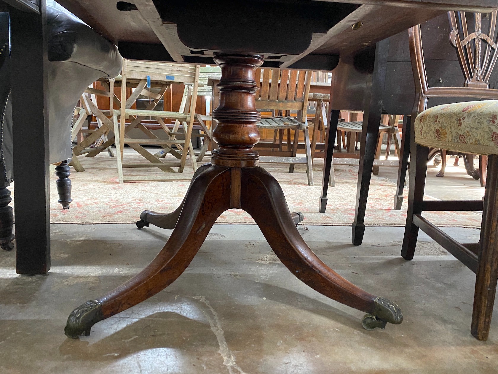 A Regency rectangular mahogany tilt-top dining table, length 136cm, width 90cm, height 71cm